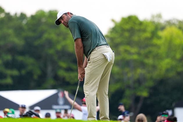 August 28, 2026, Atlanta, Georgia, USA: Scottie Scheffler (USA) lines up a putt on the 5th green during the second round of the 2026 TOUR Championship at East Lake Golf Club. PGA, Golf Herren 2026: TOUR Championship - Round 2  - ZUMAw109 20260828_fap_w109_043 Copyright: xDebbyxWongx