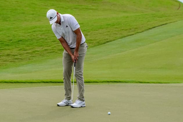 August 28, 2026, Atlanta, Georgia, USA: Ludvig Aberg (SWE) putts the 18th green during the second round of the 2026 TOUR Championship at East Lake Golf Club. PGA, Golf Herren 2026: TOUR Championship - Round 2  - ZUMAw109 20260828_fap_w109_045 Copyright: xDebbyxWongx