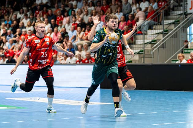 Hamm, Germany, August 28, 2026, 2nd HBL 2026–2027, Match 1: ASV Hamm Westfalen vs. VfL Eintracht Hagen. Pictured, from left, in a one-on-one battle: Sigurth Leth Klinge (ASV), Benedikt Israel (Hagen) and Kaspar Böttcher (ASV). Kaspar Böttcher (ASV) at the WESTPRESS Arena in North Rhine-Westphalia Copyright: xFotostandx xKruczynskix