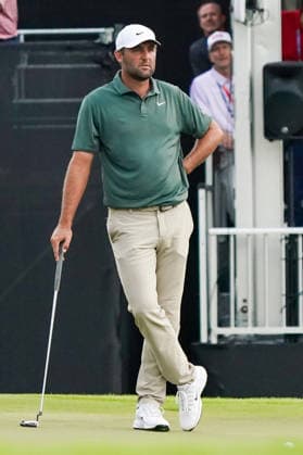 August 28, 2026, Atlanta, Georgia, USA: Scottie Scheffler (USA) waits on the 18th green during the second round of the 2026 TOUR Championship at East Lake Golf Club. PGA, Golf Herren 2026: TOUR Championship - Round 2  - ZUMAw109 20260828_fap_w109_052 Copyright: xDebbyxWongx