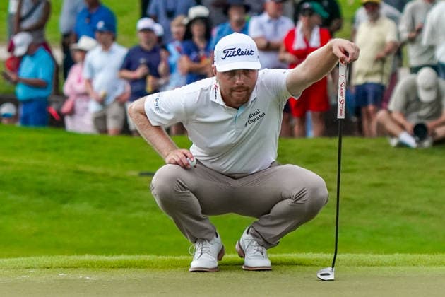 August 28, 2026, Atlanta, Georgia, USA: Ryan Gerard (USA) lines up a putt on the 18th green during the second round of the 2026 TOUR Championship at East Lake Golf Club. PGA, Golf Herren 2026: TOUR Championship - Round 2  - ZUMAw109 20260828_fap_w109_054 Copyright: xDebbyxWongx