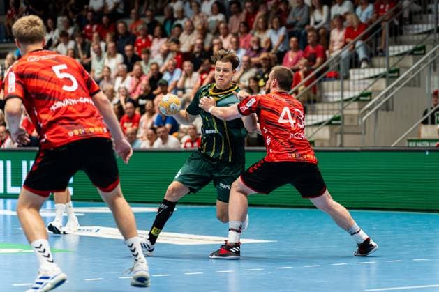 Hamm, Germany, August 28, 2026, 2nd Division, 2026–2027 Season, Match 1: ASV Hamm Westfalen vs. VfL Eintracht Hagen. Pictured, from left, in a tackle: Lars Genz (Hagen) and Jann Keno Jacobs (ASV). WESTPRESS Arena, North Rhine-Westphalia Copyright: xFotostandx xKruczynskix