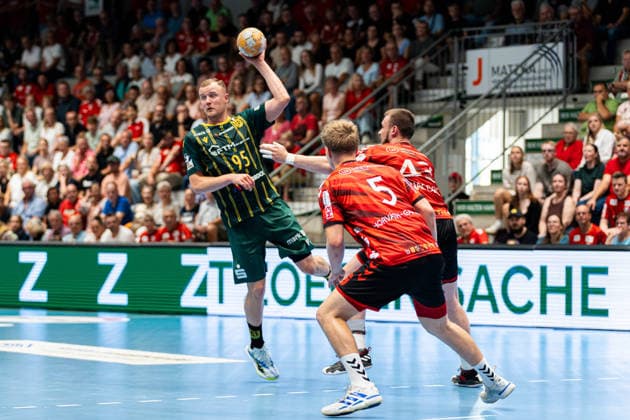 Hamm, Germany, August 28, 2026, 2nd HBL 2026–2027, Match 1: ASV Hamm Westfalen vs. VfL Eintracht Hagen. Pictured, from left, in a one-on-one battle: Jan von Boenigk (Hagen), Ã u0081dam Horvath Garaba (ASV), Adam Horvath Garaba (ASV), and Jann Keno Jacobs (ASV) at the WESTPRESS Arena in North Rhine-Westphalia Copyright: xFotostandx xKruczynskix