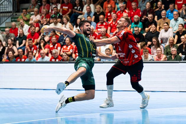 Hamm, Germany, August 28, 2026, 2nd Division, 2026–2027 Season, Match 1: ASV Hamm Westfalen vs. VfL Eintracht Hagen. Pictured, from left, in a tackle: Juan de la Pena (Hagen) and Andreas Bornemann (ASV). WESTPRESS Arena, North Rhine-Westphalia Copyright: xFotostandx xKruczynskix