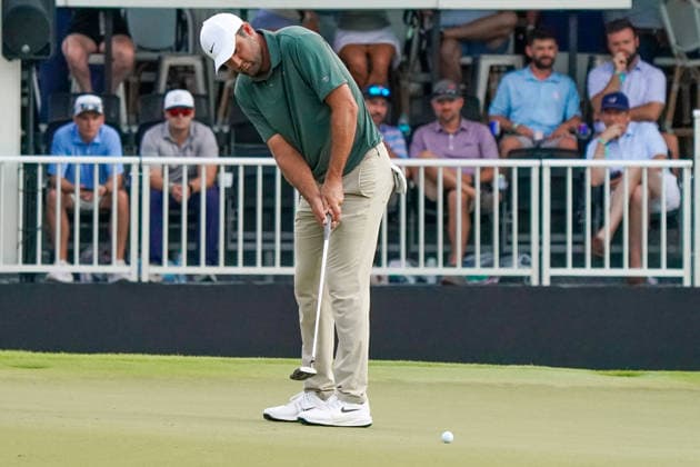 August 28, 2026, Atlanta, Georgia, USA: Scottie Scheffler (USA) putts the 18th green during the second round of the 2026 TOUR Championship at East Lake Golf Club. PGA, Golf Herren 2026: TOUR Championship - Round 2  - ZUMAw109 20260828_fap_w109_056 Copyright: xDebbyxWongx