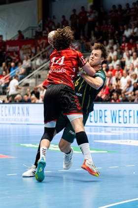 Hamm, Germany, August 28, 2026, 2nd Division, 2026–2027 Season, Match 1: ASV Hamm Westfalen vs. VfL Eintracht Hagen. Pictured from left, locked in a duel: Vincent Kreiselmaier (ASV) and Lars Genz (Hagen). WESTPRESS Arena, North Rhine-Westphalia Copyright: xFotostandx xKruczynskix