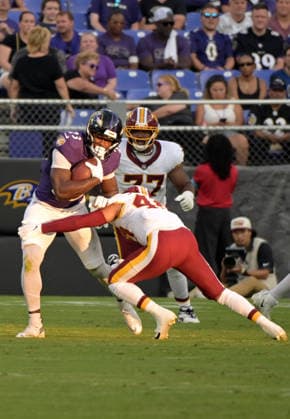 BALTIMORE, MD - AUGUST 28: Baltimore Ravens running back Adam Randall (23) makes a catch and is brought down by Washington Commanders linebacker K lavon Chaisson (45) during the preseason NFL, American Football Herren, USA game between the Washington Commanders and the Baltimore Ravens on August 28, 2026, at M&T Bank Stadium in Baltimore, MD. (Photo by Mark Goldman Icon Sportswire) NFL: AUG 28 Commanders at Ravens EDITORIAL USE ONLY Icon74926082801
