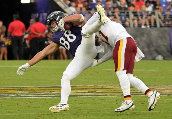 BALTIMORE, MD - AUGUST 28: Baltimore Ravens tight end Matthew Hibner (88) makes a catch and is brought down by Washington Commanders linebacker Krys Barnes (47) during the preseason NFL, American Football Herren, USA game between the Washington Commanders and the Baltimore Ravens on August 28, 2026, at M&T Bank Stadium in Baltimore, MD. (Photo by Mark Goldman Icon Sportswire) NFL: AUG 28 Commanders at Ravens EDITORIAL USE ONLY Icon74926082802