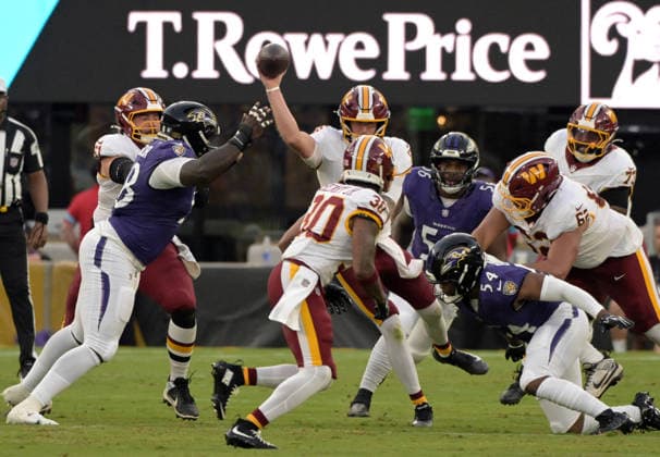 BALTIMORE, MD - AUGUST 28: Washington Commanders quarterback Athan Kaliakmanis (16) is hit by Baltimore Ravens linebacker Carl Jones (48) as he throws during the preseason NFL, American Football Herren, USA game between the Washington Commanders and the Baltimore Ravens on August 28, 2026, at M&T Bank Stadium in Baltimore, MD. (Photo by Mark Goldman Icon Sportswire) NFL: AUG 28 Commanders at Ravens EDITORIAL USE ONLY Icon74926082803