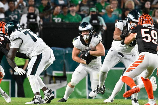 NFL, American Football Herren, USA 2026: Bengals Vs Eagles AUG 28 Aug 28, 2026; Philadelphia, Pennsylvania, USA; Philadelphia Eagles running back Carson Steele (34) runs the ball against the Cincinnati Bengals during the second half at Lincoln Financial Field. Mandatory Credit: Eric Canha-Cal Media (Credit Image: Â Eric Canha Cal Sport Media) Philadelphia Pennsylvania USA EDITORIAL USE ONLY Copyright: xx ZUMA-20260828_zma_c04_038.jpg EricxCanhax csmphotothree515143