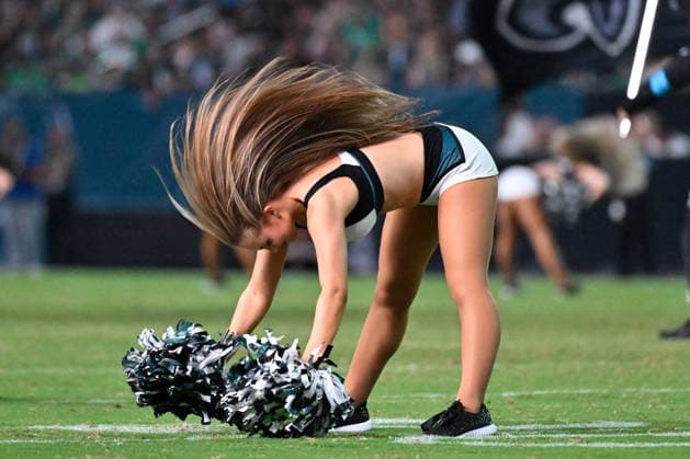 Aug 28, 2026; Philadelphia, Pennsylvania, USA; A Philadelphia Eagles cheerleader performs during the second half against the Cincinnati Bengals at Lincoln Financial Field. Mandatory Credit: -Cal Media NFL, American Football Herren, USA 2026: Bengals Vs Eagles AUG 28  - ZUMAc04_ 20260828_zma_c04_029 Copyright: xEricxCanhax
