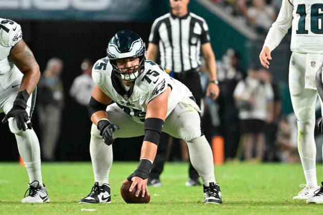 NFL, American Football Herren, USA 2026: Bengals Vs Eagles AUG 28 Aug 28, 2026; Philadelphia, Pennsylvania, USA; Philadelphia Eagles center guard Jake Majors (75) waits to snap the ball during the first half against the Cincinnati Bengals at Lincoln Financial Field. Mandatory Credit: Eric Canha-Cal Media (Credit Image: Â Eric Canha Cal Sport Media) Philadelphia Pennsylvania USA EDITORIAL USE ONLY Copyright: xx ZUMA-20260828_zma_c04_034.jpg EricxCanhax csmphotothree515147