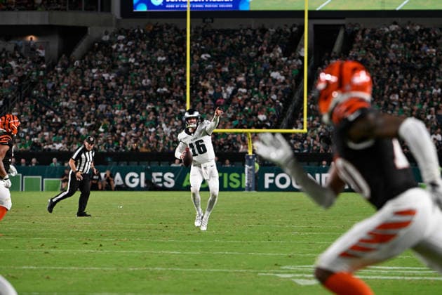 Aug 28, 2026; Philadelphia, Pennsylvania, USA; Philadelphia Eagles quarterback Tanner McKee (16) directs his receivers during the first half against the Cincinnati Bengals at Lincoln Financial Field. Mandatory Credit: -Cal Media NFL, American Football Herren, USA 2026: Bengals Vs Eagles AUG 28  - ZUMAc04_ 20260828_zma_c04_032 Copyright: xEricxCanhax