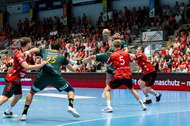 Hamm, Germany, August 28, 2026, 2nd HBL 2026–2027, Match 1: ASV Hamm Westfalen vs. VfL Eintracht Hagen. Pictured, from left, in a one-on-one battle: Max Öhler (ASV), Philip Jungemann (Hagen), anddam Horvath Garaba (ASV), Adam Horvath Garaba (ASV), Juan de la Pena (Hagen), and Jann Keno Jacobs (ASV) at the WESTPRESS Arena in North Rhine-Westphalia Copyright: xFotostandx xKruczynskix