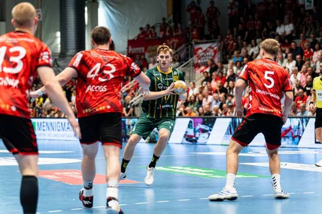 Hamm, Germany, August 28, 2026, 2nd HBL 2026–2027, Match 1: ASV Hamm Westfalen vs. VfL Eintracht Hagen. Pictured from left, in a one-on-one battle: Jann Keno Jacobs (ASV), Dustin Kraus (Hagen), and Ã u0081dam Horvath Garaba (ASV) and Adam Horvath Garaba (ASV) at the WESTPRESS Arena in North Rhine-Westphalia Copyright: xFotostandx xKruczynskix