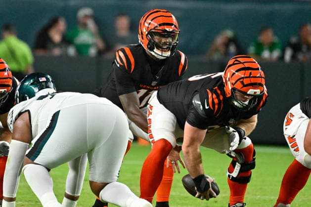 Aug 28, 2026; Philadelphia, Pennsylvania, USA; Cincinnati Bengals quarterback Josh Johnson (11) calls for the snap of the ball during the first half against the Philadelphia Eagles at Lincoln Financial Field. Mandatory Credit: -Cal Media NFL, American Football Herren, USA 2026: Bengals Vs Eagles AUG 28  - ZUMAc04_ 20260828_zma_c04_041 Copyright: xEricxCanhax
