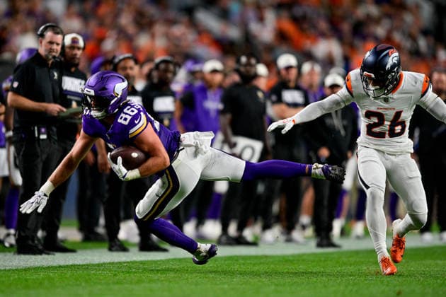 DENVER, CO - AUGUST 28: Minnesota Vikings tight end Gavin Bartholomew (86) is brought down by Denver Broncos safety Devon Key (26) in the second quarter during a preseason game between the Minnesota Vikings and the Denver Broncos at Empower Field at Mile High on August 28, 2026 in Denver, Colorado. (Photo by Dustin Bradford Icon Sportswire) NFL, American Football Herren, USA AUG 28 Vikings at Broncos EDITORIAL USE ONLY Icon132260828015