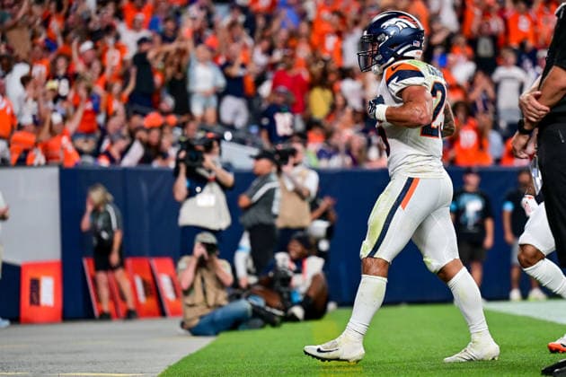 DENVER, CO - AUGUST 28: Denver Broncos running back Cody Shrader (25) celebrates his tiouchdown in the second quarter during a preseason game between the Minnesota Vikings and the Denver Broncos at Empower Field at Mile High on August 28, 2026 in Denver, Colorado. (Photo by Dustin Bradford Icon Sportswire) NFL, American Football Herren, USA AUG 28 Vikings at Broncos EDITORIAL USE ONLY Icon132260828020