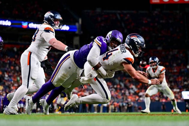 DENVER, CO - AUGUST 28: Denver Broncos quarterback Sam Ehlinger (4) is hit by Minnesota Vikings cornerback Fabian Moreau (23) after a throw for a first down in the fourth quarter during a preseason game between the Minnesota Vikings and the Denver Broncos at Empower Field at Mile High on August 28, 2026 in Denver, Colorado. (Photo by Dustin Bradford Icon Sportswire) NFL, American Football Herren, USA AUG 28 Vikings at Broncos EDITORIAL USE ONLY Icon132260828023