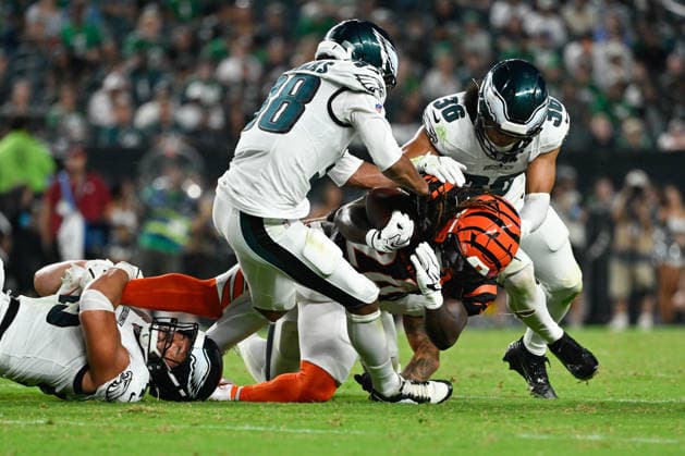 NFL, American Football Herren, USA 2026: Bengals Vs Eagles AUG 28 Aug 28, 2026; Philadelphia, Pennsylvania, USA; Cincinnati Bengals halfback Jamal Haynes (24) is brought down by Philadelphia Eagles linebacker Brandon George (45), cornerback Ambry Thomas (38) and safety Maximus Pulley (36) during the second half at Lincoln Financial Field. Mandatory Credit: Eric Canha-Cal Media (Credit Image: Â Eric Canha Cal Sport Media) Philadelphia Pennsylvania USA EDITORIAL USE ONLY Copyright: xx ZUMA-20260828_zma_c04_058.jpg EricxCanhax csmphotothree515162