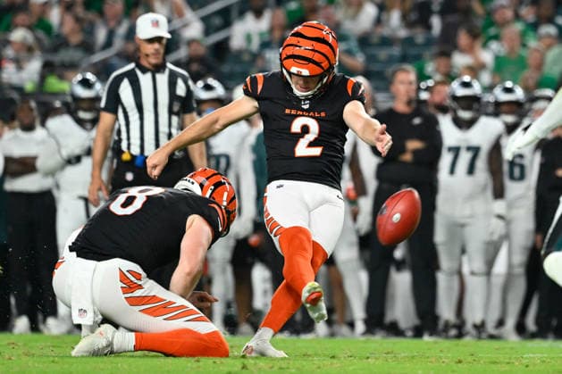 NFL, American Football Herren, USA 2026: Bengals Vs Eagles AUG 28 Aug 28, 2026; Philadelphia, Pennsylvania, USA; Cincinnati Bengals place kicker Evan McPherson (2) kicks a field goal against the Philadelphia Eagles during the first half at Lincoln Financial Field. Mandatory Credit: Eric Canha-Cal Media (Credit Image: Â Eric Canha Cal Sport Media) Philadelphia Pennsylvania USA EDITORIAL USE ONLY Copyright: xx ZUMA-20260828_zma_c04_057.jpg EricxCanhax csmphotothree515163