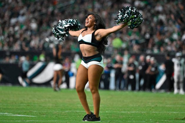 NFL, American Football Herren, USA 2026: Bengals Vs Eagles AUG 28 Aug 28, 2026; Philadelphia, Pennsylvania, USA; A Philadelphia Eagles cheerleader performs before the start of the first half against the Cincinnati Bengals at Lincoln Financial Field. Mandatory Credit: Eric Canha-Cal Media (Credit Image: Â Eric Canha Cal Sport Media) Philadelphia Pennsylvania USA EDITORIAL USE ONLY Copyright: xx ZUMA-20260828_zma_c04_056.jpg EricxCanhax csmphotothree515164