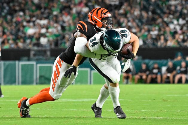 NFL, American Football Herren, USA 2026: Bengals Vs Eagles AUG 28 Aug 28, 2026; Philadelphia, Pennsylvania, USA; Cincinnati Bengals linebacker Shaka Heyward (50) tackles Philadelphia Eagles running back Carson Steele (34) during the first half at Lincoln Financial Field. Mandatory Credit: Eric Canha-Cal Media (Credit Image: Â Eric Canha Cal Sport Media) Philadelphia Pennsylvania USA EDITORIAL USE ONLY Copyright: xx ZUMA-20260828_zma_c04_052.jpg EricxCanhax csmphotothree515168