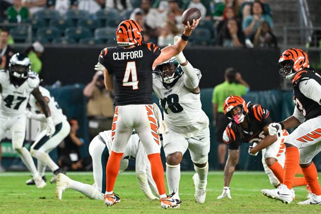 NFL, American Football Herren, USA 2026: Bengals Vs Eagles AUG 28 Aug 28, 2026; Philadelphia, Pennsylvania, USA; Philadelphia Eagles offensive tackle guard Myles Hinton (78) defends against a pass by Cincinnati Bengals quarterback Sean Clifford (4) during the second half at Lincoln Financial Field. Mandatory Credit: Eric Canha-Cal Media (Credit Image: Â Eric Canha Cal Sport Media) Philadelphia Pennsylvania USA EDITORIAL USE ONLY Copyright: xx ZUMA-20260828_zma_c04_051.jpg EricxCanhax csmphotothree515169