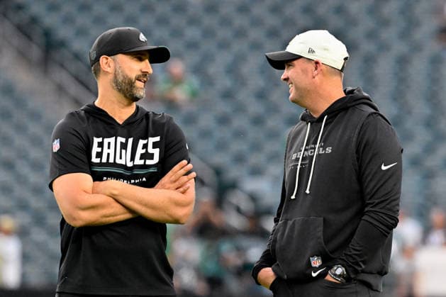 NFL, American Football Herren, USA 2026: Bengals Vs Eagles AUG 28 Aug 28, 2026; Philadelphia, Pennsylvania, USA; Philadelphia Eagles head coach Nick Sirianni (left) and Cincinnati Bengals head coach Zac Taylor (right) speak before a game at Lincoln Financial Field. Mandatory Credit: Eric Canha-Cal Media (Credit Image: Â Eric Canha Cal Sport Media) Philadelphia Pennsylvania USA EDITORIAL USE ONLY Copyright: xx ZUMA-20260828_zma_c04_050.jpg EricxCanhax csmphotothree515170
