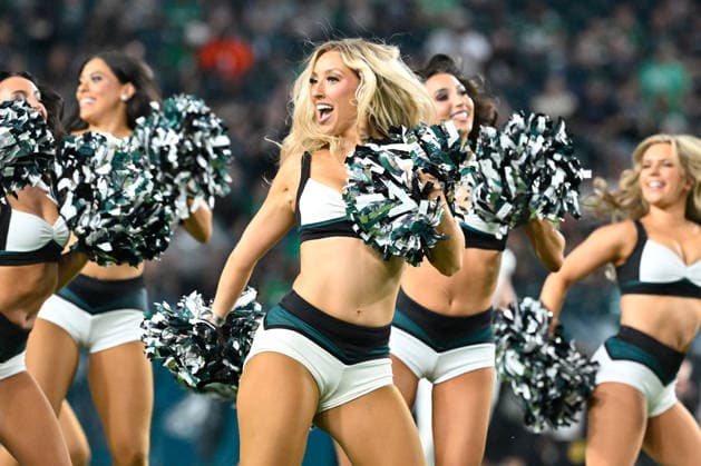 NFL, American Football Herren, USA 2026: Bengals Vs Eagles AUG 28 Aug 28, 2026; Philadelphia, Pennsylvania, USA; The Philadelphia Eagles cheerleaders perform before the start of the first half against the Cincinnati Bengals at Lincoln Financial Field. Mandatory Credit: Eric Canha-Cal Media (Credit Image: Â Eric Canha Cal Sport Media) Philadelphia Pennsylvania USA EDITORIAL USE ONLY Copyright: xx ZUMA-20260828_zma_c04_048.jpg EricxCanhax csmphotothree515172