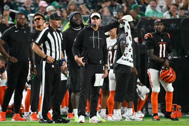 NFL, American Football Herren, USA 2026: Bengals Vs Eagles AUG 28 Aug 28, 2026; Philadelphia, Pennsylvania, USA; Cincinnati Bengals head coach Zac Taylor looks on during the first half against the Philadelphia Eagles at Lincoln Financial Field. Mandatory Credit: Eric Canha-Cal Media (Credit Image: Â Eric Canha Cal Sport Media) Philadelphia Pennsylvania USA EDITORIAL USE ONLY Copyright: xx ZUMA-20260828_zma_c04_065.jpg EricxCanhax csmphotothree515155
