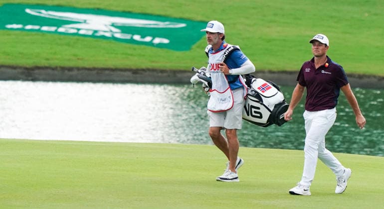 August 28, 2026, Atlanta, Georgia, USA: Viktor Hovland (NOR)(R) and his caddie, Shay Knight approach the 18th green during the second round of the 2026 TOUR Championship at East Lake Golf Club. Atlanta USA - ZUMAw109 20260828_fap_w109_064 Copyright: xDebbyxWongx