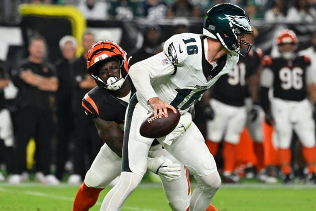 NFL, American Football Herren, USA 2026: Bengals Vs Eagles AUG 28 Aug 28, 2026; Philadelphia, Pennsylvania, USA; Cincinnati Bengals defensive end Antwaun Powell-Ryland (56) tackles Philadelphia Eagles quarterback Tanner McKee (16) during the first half at Lincoln Financial Field. Mandatory Credit: Eric Canha-Cal Media (Credit Image: Â Eric Canha Cal Sport Media) Philadelphia Pennsylvania USA EDITORIAL USE ONLY Copyright: xx ZUMA-20260828_zma_c04_063.jpg EricxCanhax csmphotothree515157