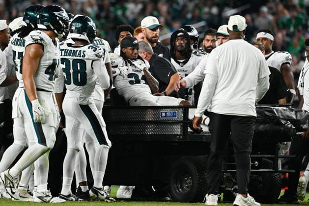 NFL, American Football Herren, USA 2026: Bengals Vs Eagles AUG 28 Aug 28, 2026; Philadelphia, Pennsylvania, USA; Philadelphia Eagles safety Andre Sam (31) reacts as he is carted off the field during the second half against the Cincinnati Bengals at Lincoln Financial Field. Mandatory Credit: Eric Canha-Cal Media (Credit Image: Â Eric Canha Cal Sport Media) Philadelphia Pennsylvania USA EDITORIAL USE ONLY Copyright: xx ZUMA-20260828_zma_c04_060.jpg EricxCanhax csmphotothree515160
