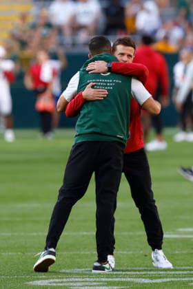 GREEN BAY, WI - AUGUST 28: Green Bay Packers head coach Matt LaFluer hugs his brother Arizona Cardinals head coach Mike LaFluer prior to a preseason game between the Green Bay Packers and the Arizona Cardinals on August 28, 2026 at Lambeau Field, in Green Bay, WI. (Photo by Larry Radloff Icon Sportswire) NFL, American Football Herren, USA AUG 28 Cardinals at Packers EDITORIAL USE ONLY Icon202608280035
