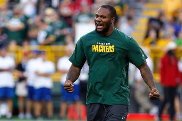 GREEN BAY, WI - AUGUST 28: Green Bay Packers linebacker Micah Parsons (1) celebrates prior to a preseason game between the Green Bay Packers and the Arizona Cardinals on August 28, 2026 at Lambeau Field, in Green Bay, WI. (Photo by Larry Radloff Icon Sportswire) NFL, American Football Herren, USA AUG 28 Cardinals at Packers EDITORIAL USE ONLY Icon202608280473