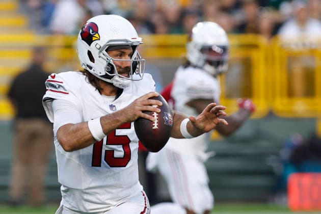 GREEN BAY, WI - AUGUST 28: Arizona Cardinals quarterback Gardner Minshew (15) evades a sack during a preseason game between the Green Bay Packers and the Arizona Cardinals on August 28, 2026 at Lambeau Field, in Green Bay, WI. (Photo by Larry Radloff Icon Sportswire) NFL, American Football Herren, USA AUG 28 Cardinals at Packers EDITORIAL USE ONLY Icon202608280744