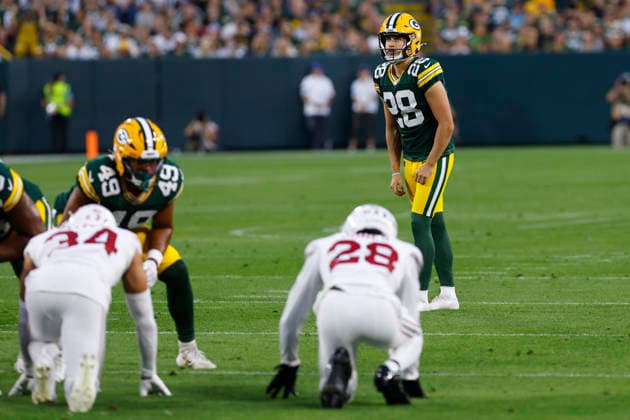 GREEN BAY, WI - AUGUST 28: Green Bay Packers kicker Trey Smack (28) lines up for a field goal during a preseason game between the Green Bay Packers and the Arizona Cardinals on August 28, 2026 at Lambeau Field, in Green Bay, WI. (Photo by Larry Radloff Icon Sportswire) NFL, American Football Herren, USA AUG 28 Cardinals at Packers EDITORIAL USE ONLY Icon202608281373