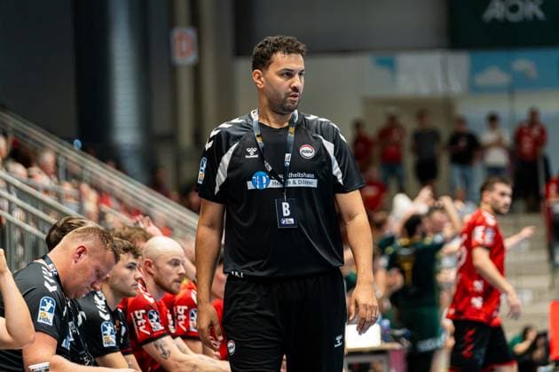 Hamm, Germany, August 28, 2026, 2nd HBL 2026–2027, Match 1: ASV Hamm Westfalen vs. VfL Eintracht Hagen. Pictured: Coach Jamal Naji of ASV looks pensive on the field at the WESTPRESS Arena in North Rhine-Westphalia. Copyright: xFotostandx xKruczynskix