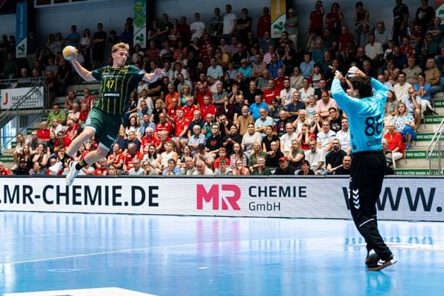 Hamm, Germany, August 28, 2026, 2nd Division, 2026–2027 Season, Match 1: ASV Hamm Westfalen vs. VfL Eintracht Hagen. Pictured, from left, in a one-on-one battle: Dustin Kraus (Hagen) and goalkeeper Marcos Vinicius Colodeti. ASV WESTPRESS Arena, North Rhine-Westphalia Copyright: xFotostandx xKruczynskix