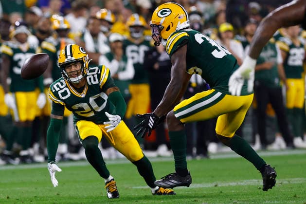 GREEN BAY, WI - AUGUST 28: Green Bay Packers defensive back Domani Jackson (20) lunges for a ball during a preseason game between the Green Bay Packers and the Arizona Cardinals on August 28, 2026 at Lambeau Field, in Green Bay, WI. (Photo by Larry Radloff Icon Sportswire) NFL, American Football Herren, USA AUG 28 Cardinals at Packers EDITORIAL USE ONLY Icon202608283014
