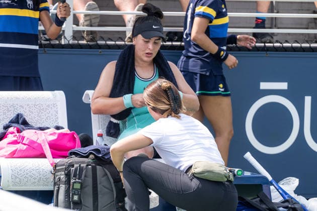 US Open 2026 Qualifying Final Round NEW YORK, UNITED STATES - AUGUST 28: Bianca Andreescu receives medical treatment during the final round of women s singles qualifying at the 2026 US Open at the USTA Billie Jean King National Tennis Center in Flushing, New York, United States, on August 28, 2026. Lev Radin Anadolu New york United States. Editorial use only. Please get in touch for any other usage.  Copyright: x2026xAnadoluxLevxRadinx