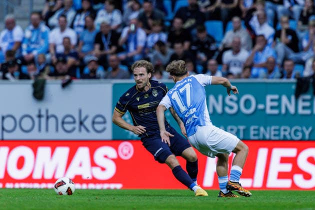 August 28, 2026, GER, Regionalliga Nord Ost, Matchday 3, 2026–2027 Season, Chemnitz, Chemnitzer FC vs. FC Carl Zeiss Jena; Nils Butzen of FC Carl Zeiss Jena (No. 26) in a tackle against Maximilian Fesser of Chemnitzer FC (No. 17); Chemnitz Eins Stadium, An der Gellertstraße, Saxony, Germany Copyright: xnordphotoxGmbHx xTrienitzx