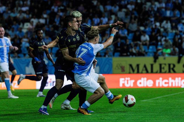 August 28, 2026, GER, Regionalliga Nord Ost, Matchday 3, 2026–2027 Season, Chemnitz, Chemnitzer FC vs. FC Carl Zeiss Jena; Maximilian Fesser (Chemnitzer FC 17) in a tackle against Timon Burmeister (FC Carl Zeiss Jena 28); Chemnitz Eins Stadium, An der Gellertstraße, Saxony, Germany Copyright: xnordphotoxGmbHx xTrienitzx