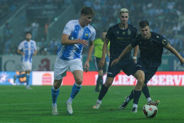 August 28, 2026, GER, Regionalliga Nord Ost, Matchday 3, 2026–2027 Season, Chemnitz, Chemnitzer FC vs. FC Carl Zeiss Jena; Johannes Pistol of Chemnitzer FC (No. 18) in a tackle against Maurice Hehne of FC Carl Zeiss Jena (No. 6); Chemnitz Eins Stadium, An der Gellertstraße, Saxony, Germany Copyright: xnordphotoxGmbHx xTrienitzx