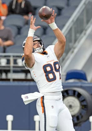 August 28, 2026, Denver, Colorado, USA: Broncos TE DALLEN BENTLEY catches a Pass during warm-ups before the start of the 1st. Half at Empower Field at Mile High Friday evening. Broncos beat the Vikings 34-6 in Pre-Season play. Credit Image: ZUMA Press Wire) NFL, American Football Herren, USA Pre-Season 2026 - Broncos Beat The Vikings 34-6 In Pre-Season Play Friday Evening.  - ZUMAav4_ 20260828_zaf_av4_001 Copyright: xHectorxAcevedox