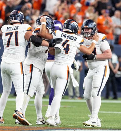 August 28, 2026, Denver, Colorado, USA: Broncos QB SAM EHLINGER celebrates with team mates after throwing an 80 year TD pass during the 2nd. Half at Empower Field at Mile High Friday evening. Broncos beat the Vikings 34-6 in Pre-Season play. Credit Image: ZUMA Press Wire) NFL, American Football Herren, USA Pre-Season 2026 - Broncos Beat The Vikings 34-6 In Pre-Season Play Friday Evening.  - ZUMAav4_ 20260828_zaf_av4_003 Copyright: xHectorxAcevedox