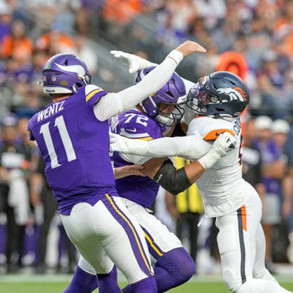 August 28, 2026, Denver, Colorado, USA: Broncos OLB JONATHON COOPER puts pressure on Vikings QB CARSON WENTZ during the 1st. Half at Empower Field at Mile High Friday evening. Broncos beat the Vikings 34-6 in Pre-Season play. Credit Image: ZUMA Press Wire) Denver USA - ZUMAav4_ 20260828_zaf_av4_011 Copyright: xHectorxAcevedox