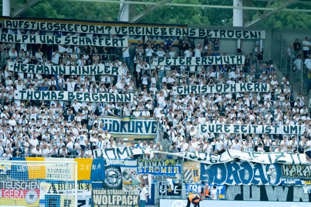 Chemnitz, Germany, August 28, 2026; Northeast Regional League 2026–2027, Matchday 7: Chemnitzer FC vs. FC Carl Zeiss Jena. Pictured: Jena fans in the fan section performing a choreographed display. Copyright: xFotostandx xNachtigallx