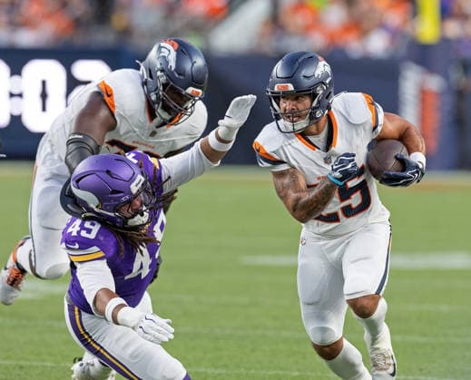 August 29, 2026, Denver, Colorado, USA: Broncos RB CODY SHRADER runs for big yardage during the 1st. Half at Empower Field at Mile High Friday evening. Broncos beat the Vikings 34-6 in Pre-Season play. Credit Image: ZUMA Press Wire) Denver USA - ZUMAav4_ 20260829_zaf_av4_004 Copyright: xHectorxAcevedox